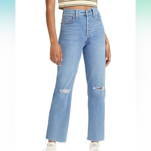 Levi’s size 32 Ribcage Straight Ankle Button Fly Fray Hem Light Wash Jeans - Picture 1 of 15